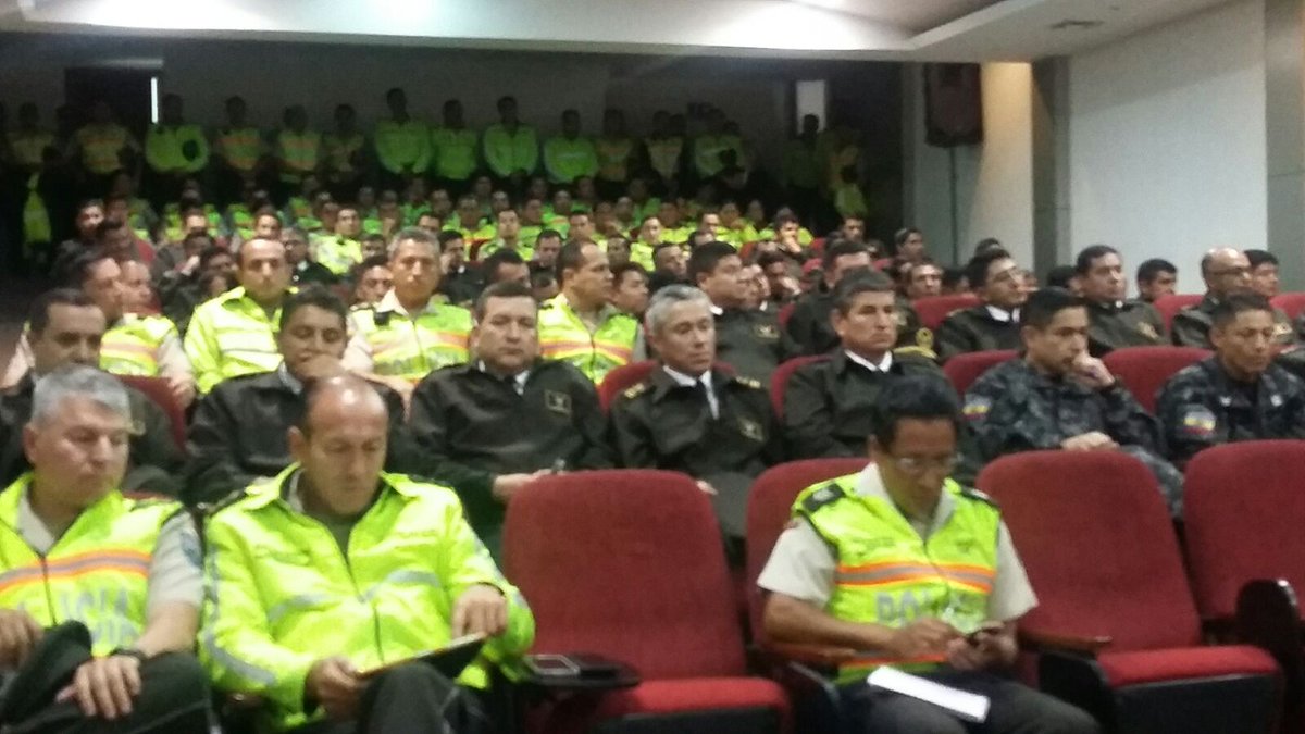 PoliciaEcuador's tweet photo. Cordinamos acciones seguridad para IV cumbre @CELAC. Asistió #DirGO #GralMantilla y #CrnlAlulema cmdte #DMQ https://t.co/gJMiBij5Co