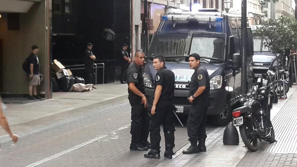 germanjherrera's tweet photo. Ante las medidas judiciales de los jueces federales que restituyen a @Sabbatella, @mauriciomacri quiere reprimir https://t.co/o6mUHOiBgJ