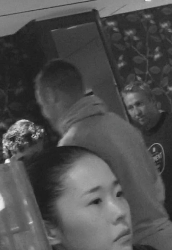 _NRLUPDATES's tweet photo. HMMM... Photo doing the rounds of Jarryd Hayne meeting with @sydneyroosters coach Trent Robinson #NRLUPDATES ~Mitch https://t.co/qFvXBWZ8GG