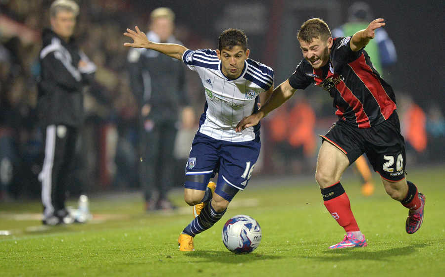 Cristian Gamboa en juego ante el AFC Bournemouth