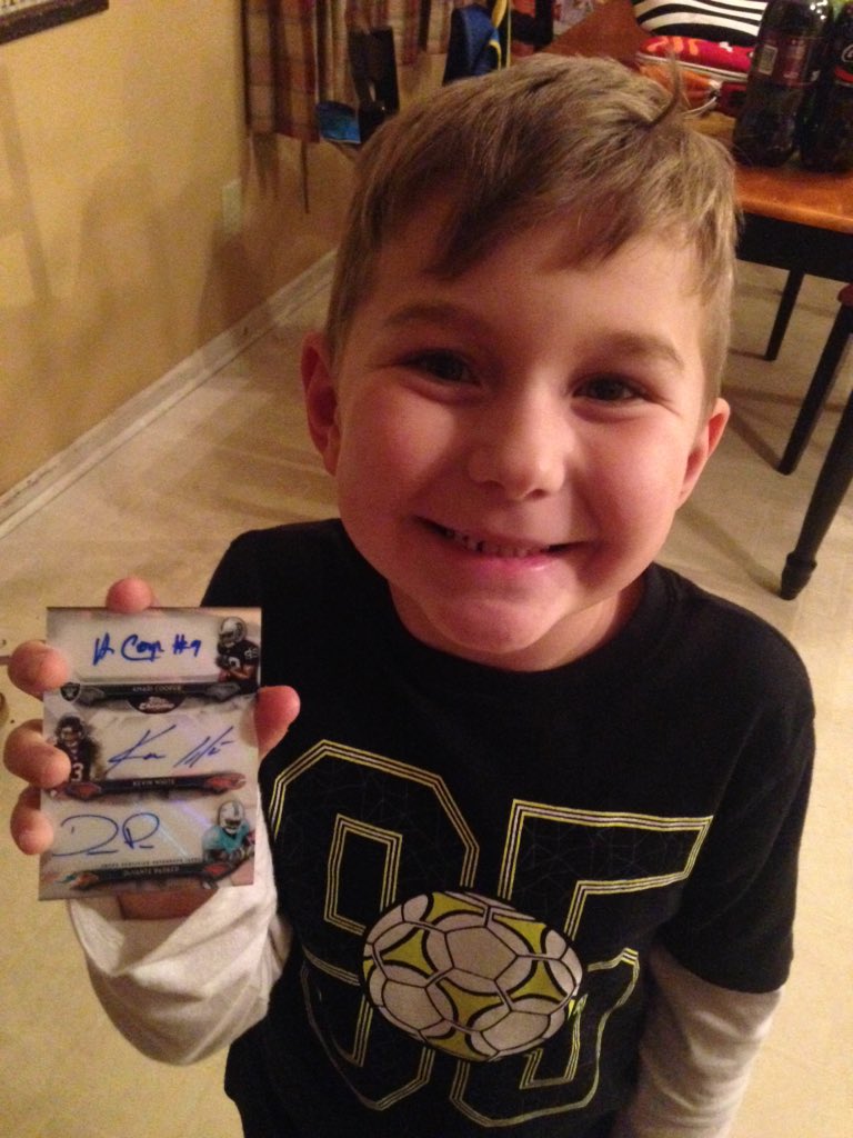 RConrick's tweet image. @SHOWYOURHITS @toppscards check out what my lil guy pulled in a blaster pack!#tripleauto