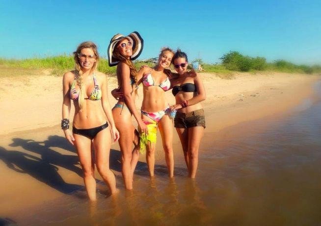 Cuckold_Arg's tweet photo. En la playa de Gualeguaychu con amigas https://t.co/ePjHRxzAc6