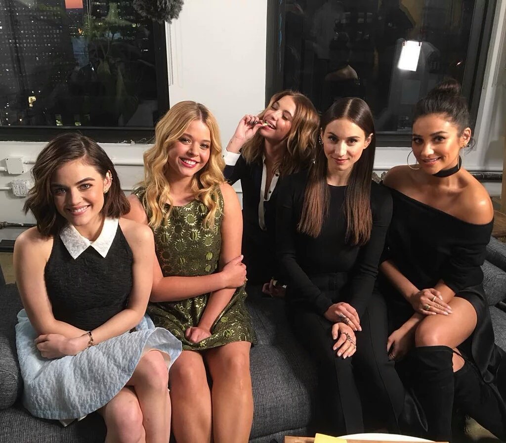 iamNinoTheron's tweet photo. Loves 😍 #PLL #PLLGirls https://t.co/bPrx4GyEip