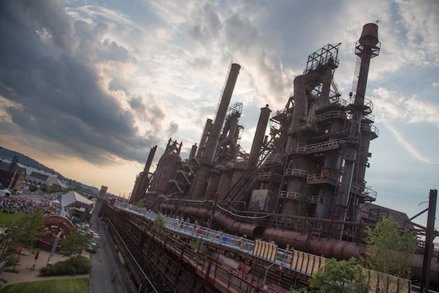 LehighValleyPA's tweet photo. Get up close with the blast furnaces of Bethlehem Steel with a stroll along the Hoover-Mason Trestle. https://t.co/xSS0U0bfz3