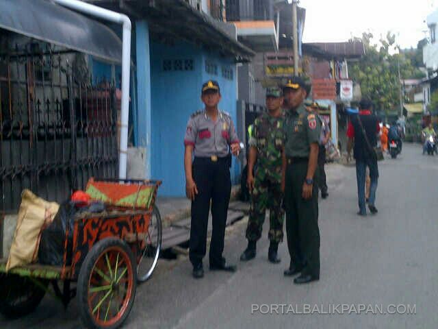 Sikon 10.23 | Koramil Balikpapan mengunjungi rumah tersangka pembunuhan di Jl Sepaku Kp Baru, Foto: <a href="/awismenunggu/">Balikpapan Tercinta</a>