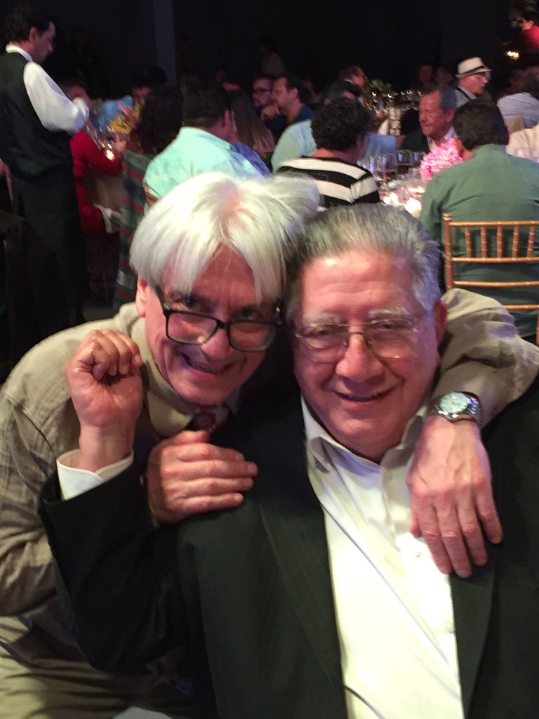 Orquestas_cl's tweet photo. Los mejores pianistas populares de Chile, #GrandesMaestros:
#ValentinTrujillo y #PanchoAranda 
#CenaScd @SCDChile https://t.co/fLEPcgzmGs