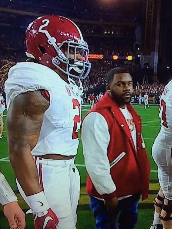 RealKentMurphy's tweet photo. Shawn Oakman: My girl is the best

Derrick Henry: You mean my girl? 

Shawn Oakman: Yeah, you right, she's all yours https://t.co/VzexuZoOYJ