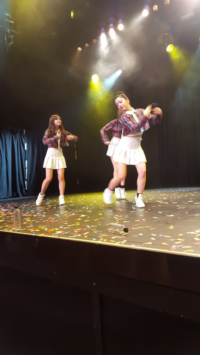 Drunkkpop's tweet photo. #APINKinLA #Apink https://t.co/yS8FNNdfMq