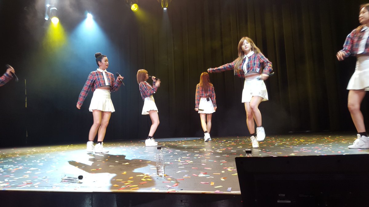 Drunkkpop's tweet photo. #Apink #APINKinLA https://t.co/TfNORVa7Gl