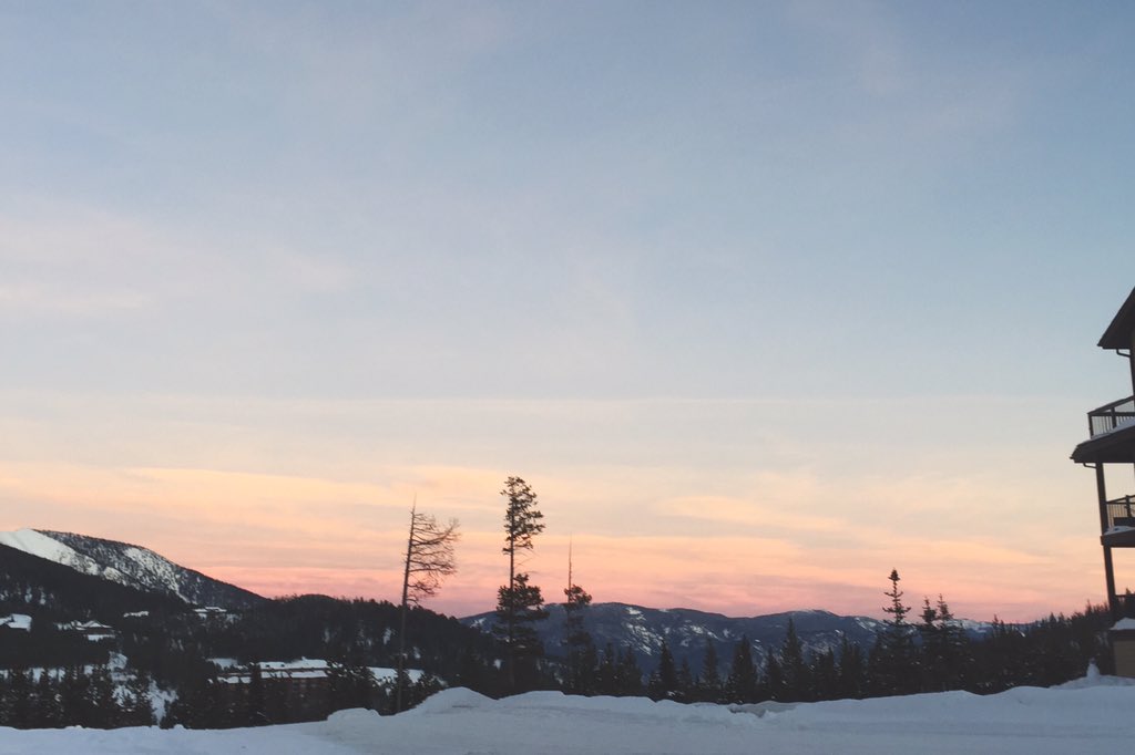brandeebusch's tweet photo. Another day in @bigskyresort. #bigskysunsets #greatridingday #bluebirdday #echotours #lifestylez #skisync https://t.co/U6YEXP0mOK