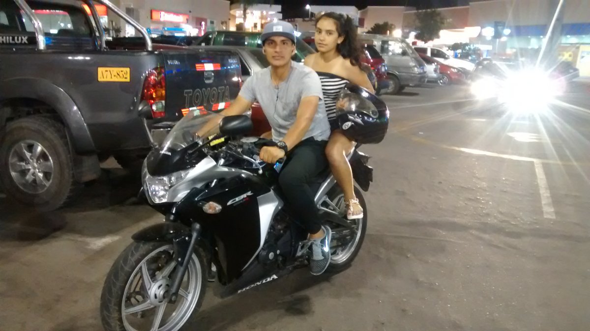 AndyMonzon994's tweet photo. Paseando con mi hermana Alessia #Hermana #Fds #HCbr #Gogogo @HondaMotosPeru https://t.co/ipph4KxaTJ