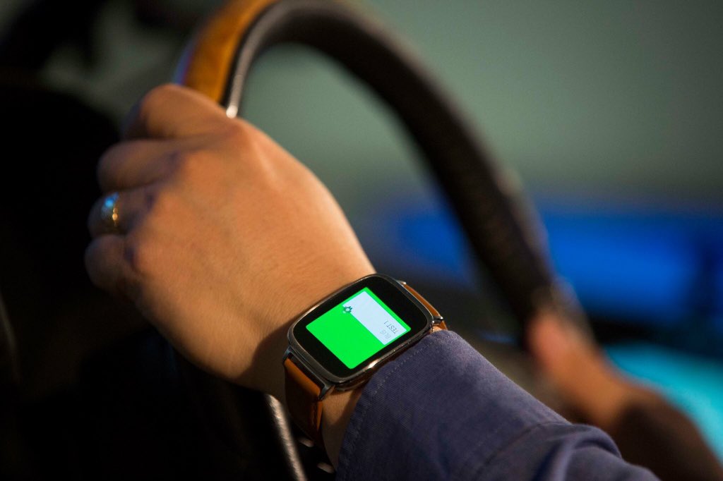 ClancyMotorGrp's tweet photo. @Ford are working on a wearable device to enhance in-car functionality. https://t.co/p5Ke5uAXRY https://t.co/j61YQ2k8jM
