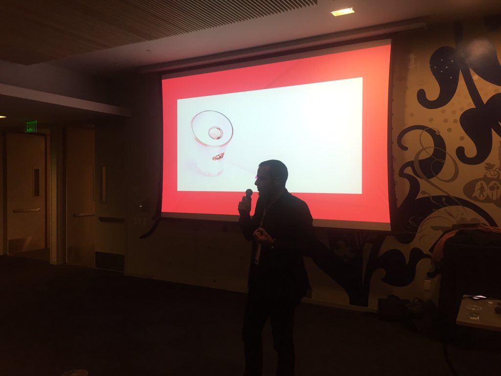 FrenchPitch's tweet photo. 9th pitch @ROMY_COSMETIC and its machin that creates a custom skin cream #FrenchPitch #FrenchTech https://t.co/a118Vpwrsg