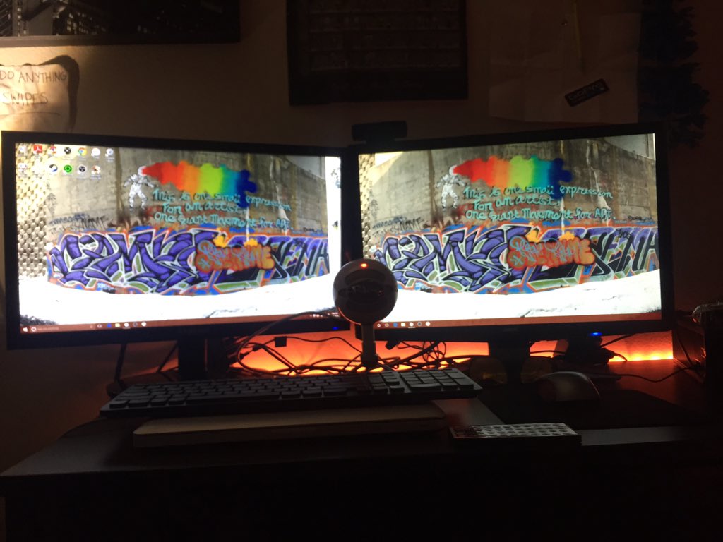 zachchaps's tweet photo. New setup on point tonight! #gaming #ComputerWarriors @DBGblake @ShoutGamers @TwitchShare @TwitchOnline https://t.co/UqhW7h4M9N