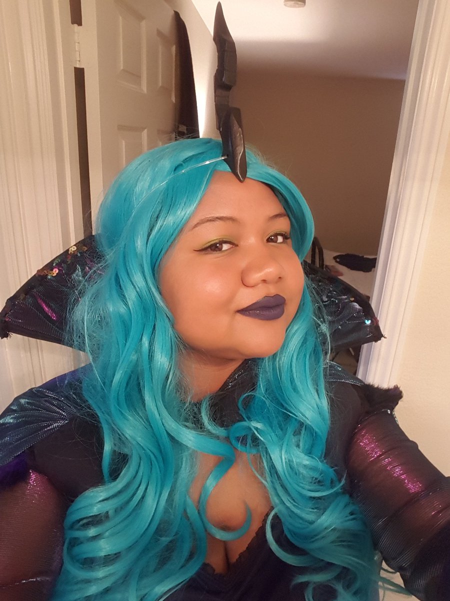 pixiebreeze's tweet photo. @MMeghanMcCarthy I cosplayed for the first time#!! #queenchrysalis #cosplay #bronies #mlp #mylittlepony https://t.co/9kRwLSozIs