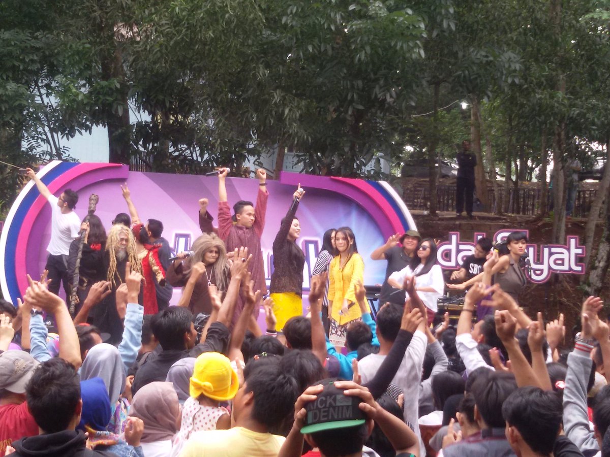 Keren semua dance bareng <a href="/MidnightQuickie/">Midnight Quickie</a> wohooo #DahsyatnyaKumayan