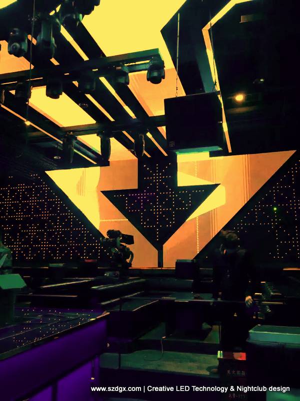 DGX_Designer's tweet image. DGX installation @ VIP ROOM Nightclub #DGX #leddisplay #nightclubdesign