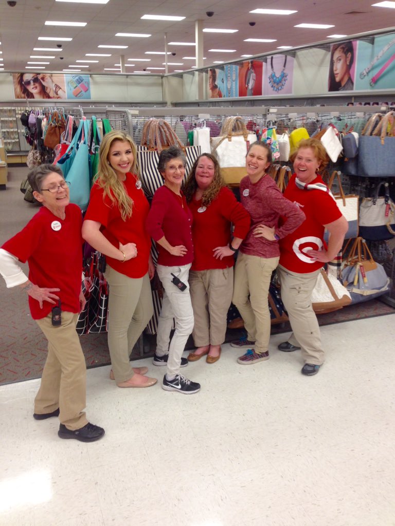 T1061
Monday night closing Team is the Best👍
#SoftlinesTeamRocks
<a href="/DerinBriggs/">Derin</a> <a href="/newt1061/">Robert</a>