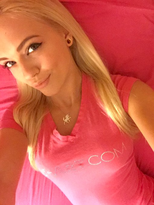 Can't wait for @avnawards Jan 2016 !! @colettedotcom @colettexart @FranziskaDuff @JennaJRoss @PerriPiper
