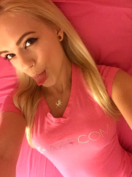 Can't wait for @avnawards Jan 2016 !! @colettedotcom @colettexart @FranziskaDuff @JennaJRoss @PerriPiper