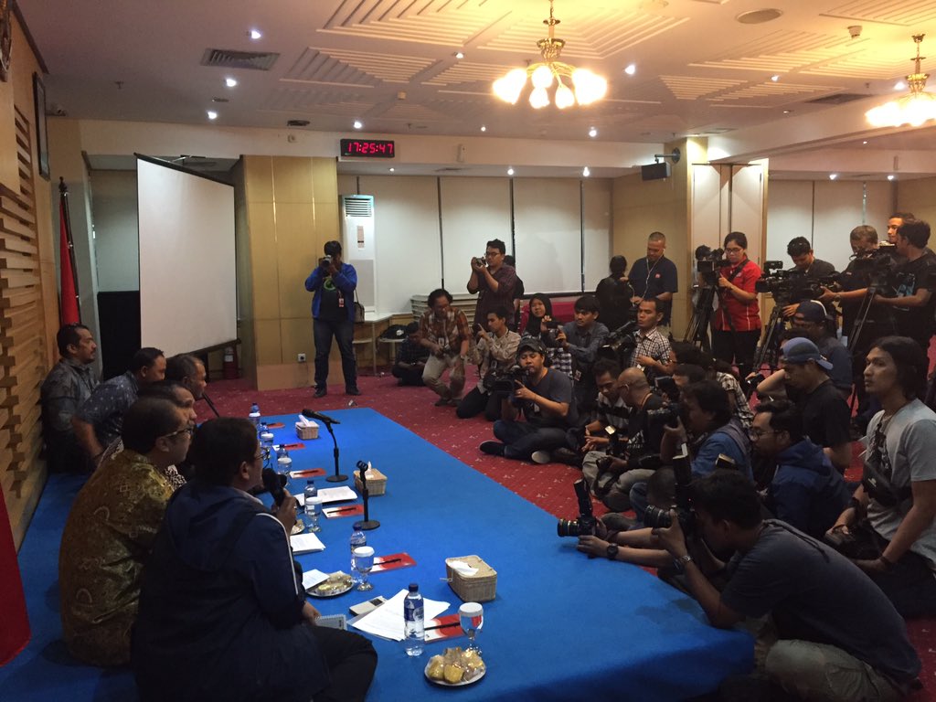 KPK_RI's tweet photo. Sore ini(12/1) KPK gelar diskusi media dengan tema Penindakan dan Pencegahan Terintegrasi https://t.co/Si4L7LOJjG