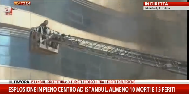 SkyTG24's tweet photo. Esplosione ad #Istanbul, le autorità turche non confermano ancora l’attentato: https://t.co/UCnduRBZA1 https://t.co/JdObGoAfbb