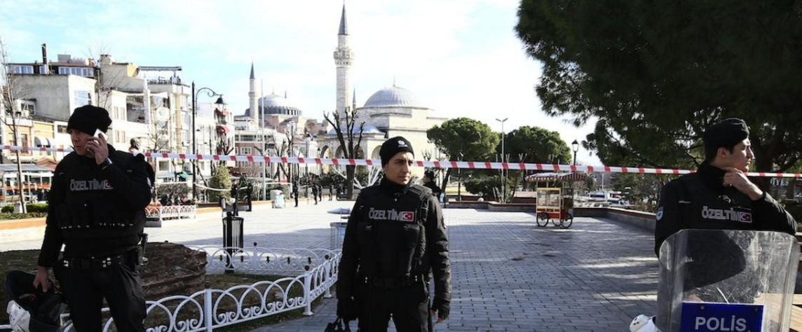 VICENews's tweet photo. An explosion has rocked #Sultanahmet in central #Istanbul, killing at least 10 people https://t.co/tAQkiAuXGU https://t.co/tEskxuqO6p