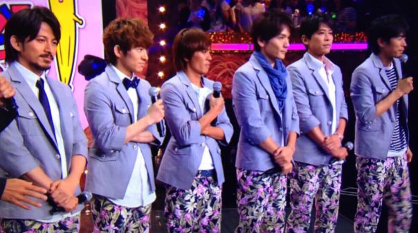 むっくる Auf Twitter コンサートも歌番組もピカピカ衣装やスーツ衣装で周年アニバーサリー感たっぷりだった兄さんたちに そろそろこうゆう私服っぽいラフな格好で歌って踊ってほしい今日この頃 V6兄さんたちの衣装について語る会 T Co 8zr0fvk6eh