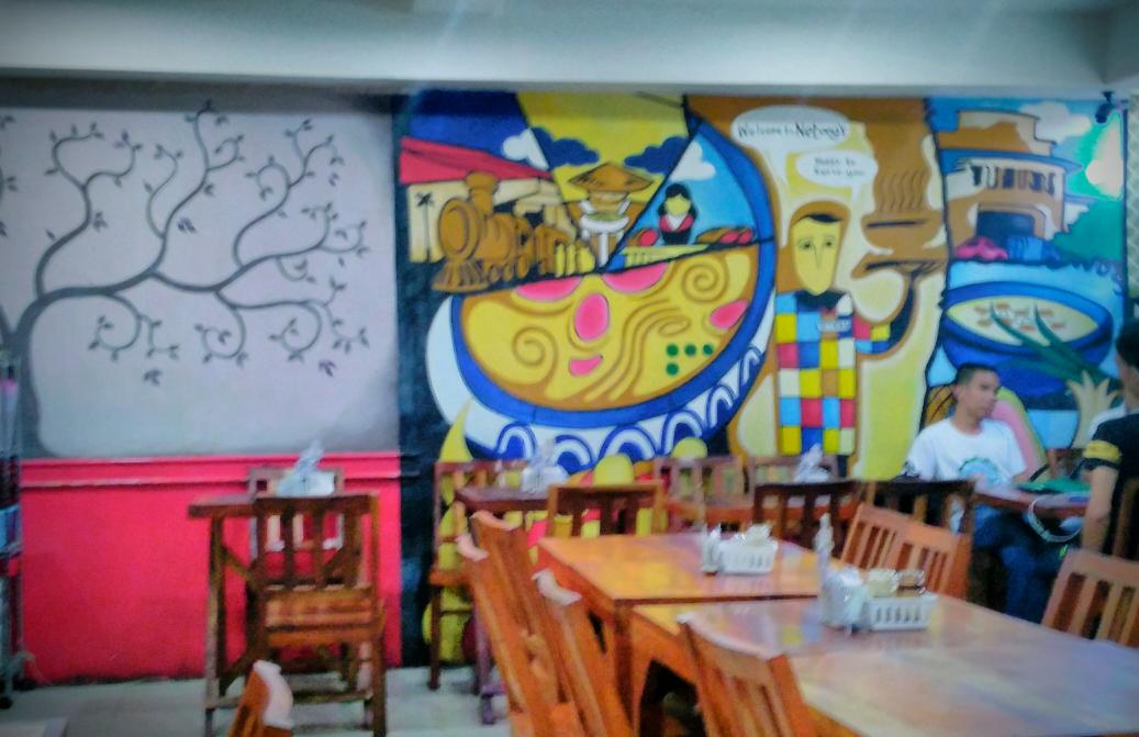 fraben77's tweet image. Customers and wall art at #netongs at #lapazpublicmarket