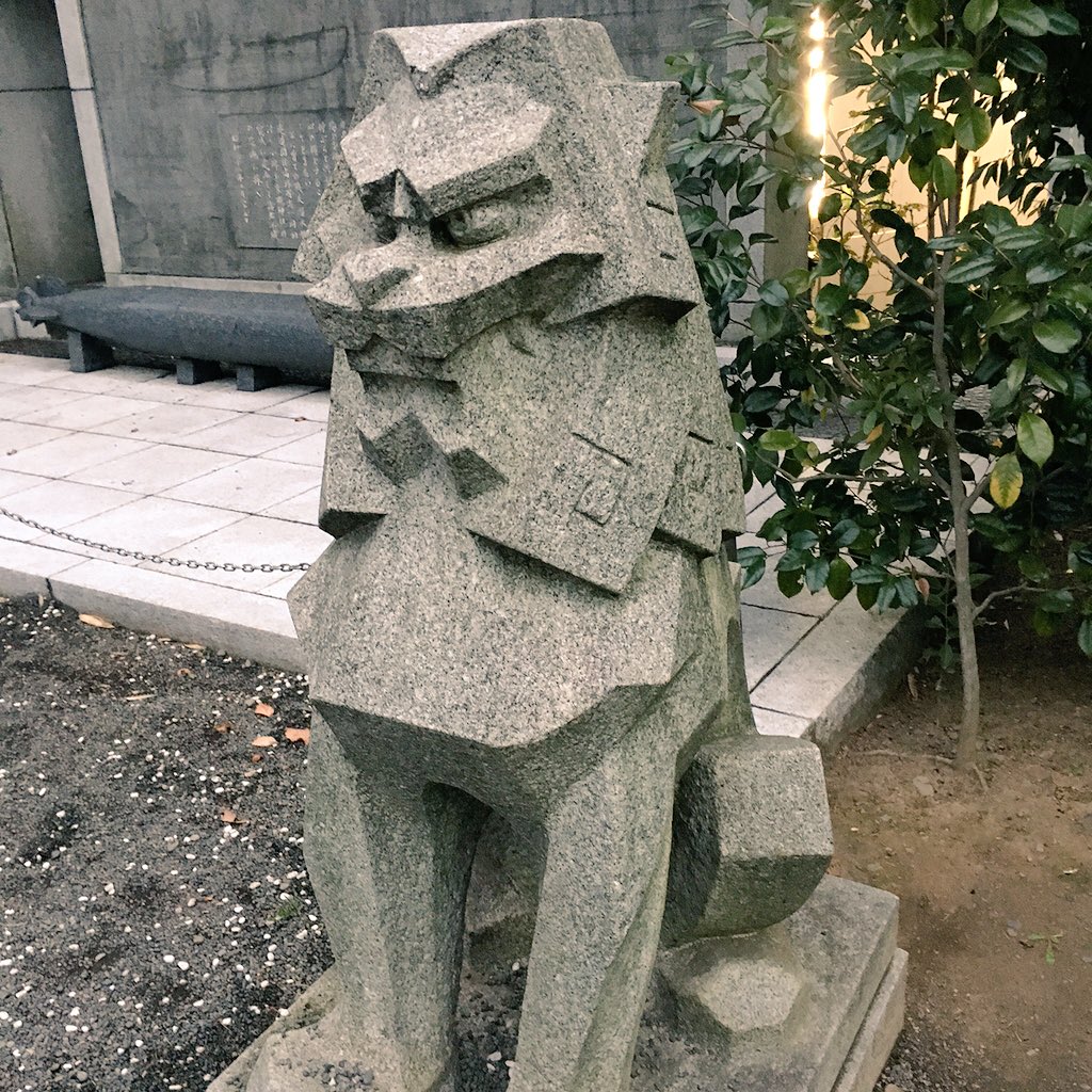 原宿にある神社の狛犬がスタイリッシュでかっこいいなー