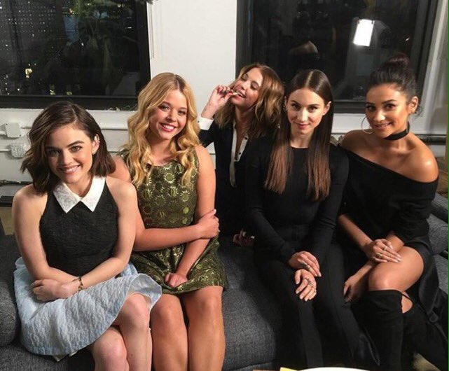 sansalison's tweet image. It&apos;s #PLL dAy!! Can&apos;t wait to see these ladies again! 😍 #5YearsForward @PLLTVSeries