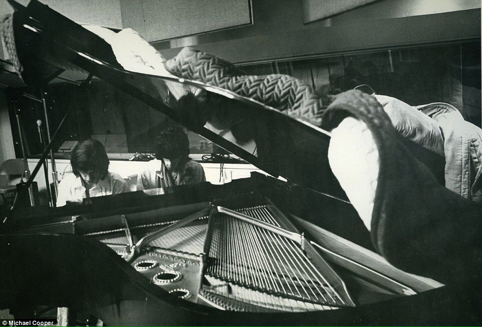 Studio9sound's tweet image. We have a few seldom seen Monday night slots coming up this month. Hit us up if you're in need...