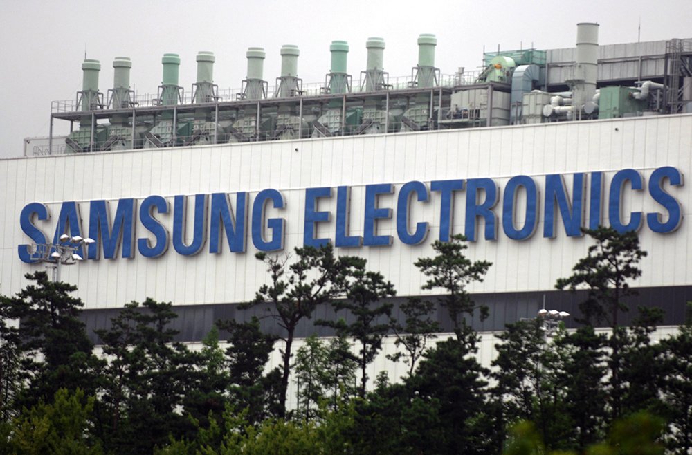 business's tweet image. Samsung sets up panel to inspect factories after workers say they developed cancer bloom.bg/1ZXBL3C