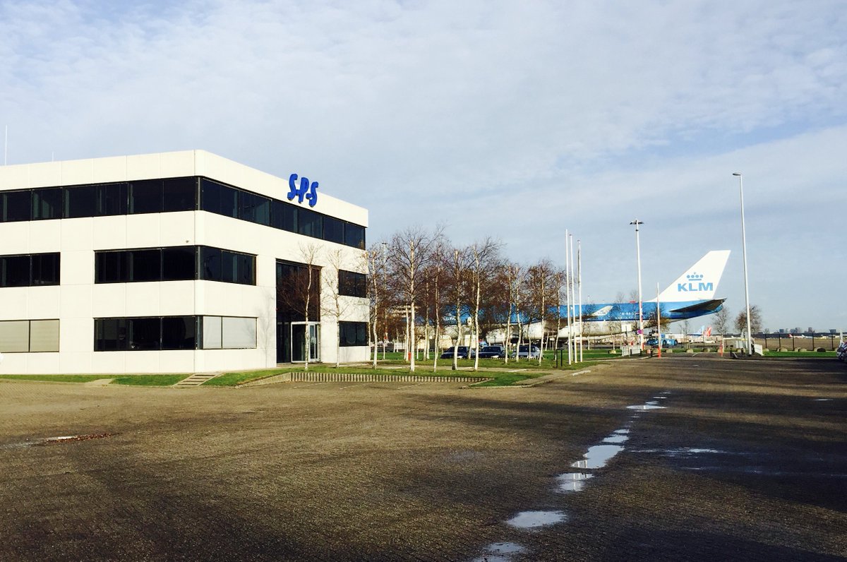 Undagrid's tweet photo. A new office! We touched base at the Toekanweg 2, Amsterdam Airport Schiphol! Great view on the apron and runway... https://t.co/vYoisyYPFa