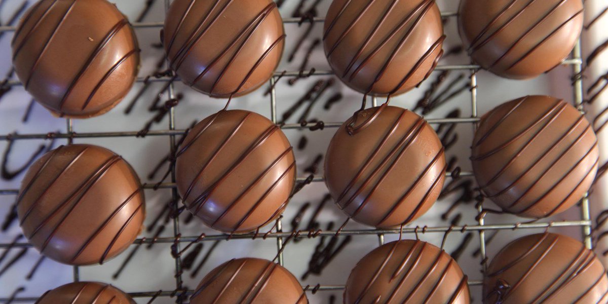 Chance to help others #ValentinesDay <a href="/GalvinsChance/">Galvin's Chance</a> UK's best chocolate's for charity togbc.com/1N4cafY