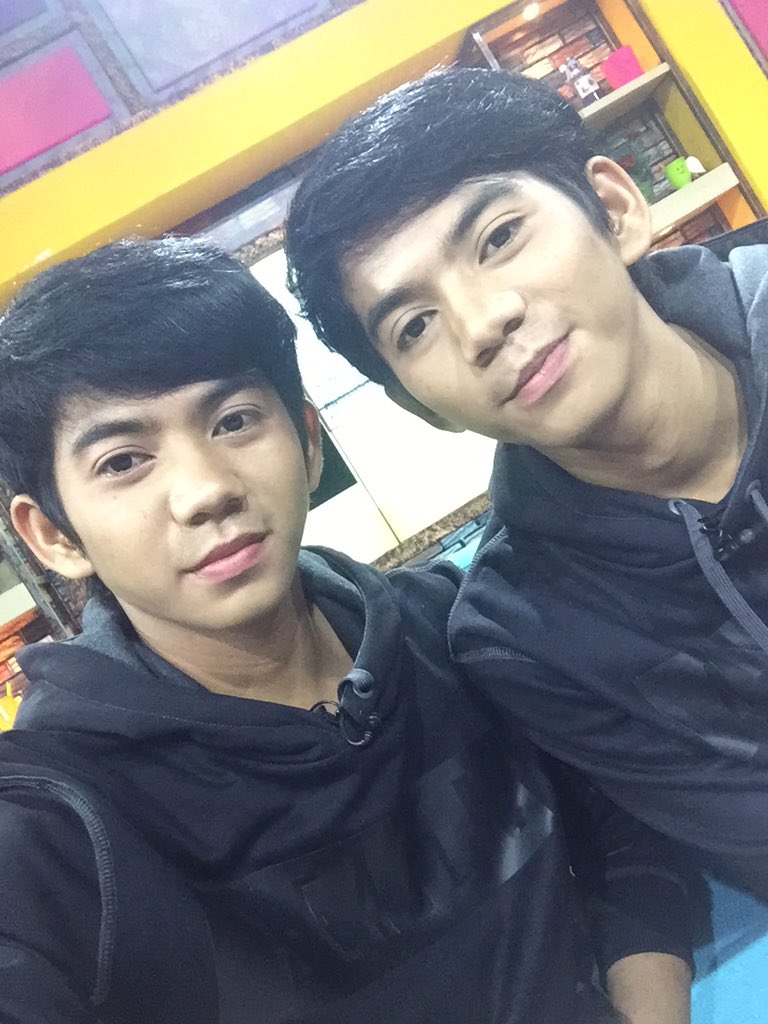 DA2_Rizki's tweet photo. Hy jgn lupa nnton kita ya di RUMPI transTV hehe #RizkiRidhoDiRumpiTransTV https://t.co/EBwxAEQtAg