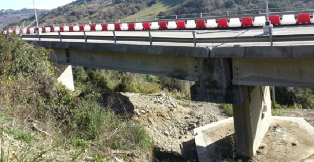 CilentoReporter's tweet photo. Rischia restare chiusa per estate 2016 la #SP430 #Cilentana Consegna lavori prevista Giugno 2016. #cilento https://t.co/8rWxxORZyI