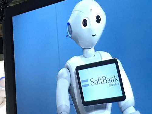 pauldrako's tweet photo. IBM is no longer a hardware, software company,  but a “cognitive solutions cloud platform company.” https://t.co/aZTGUHq3wz