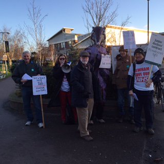 <a href="/NewhamSONHS/">Newham Save Our NHS</a> on picketline at NewhamUCH today for #JuniorDoctorsStrike
