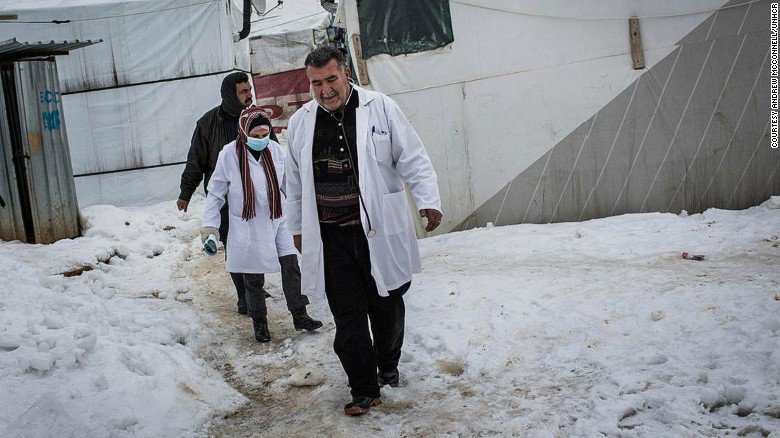 7piliers's tweet image. How do you keep a million refugees healthy? 

Harness their skills

By @Meera_Senthi @CNNI cnn.it/1TS4bby