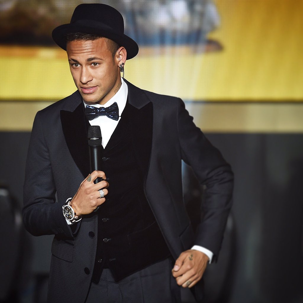 Armani on X: Nominee Neymar Jr. chose a special #GiorgioArmani navy blue  tuxedo with velvet lapels and vest for the #BallondOr.   / X