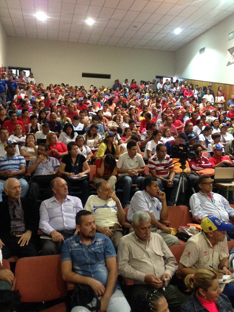 famp74's tweet photo. @gobtrujillo @RangelAlDia I congreso estadal de las fuerzas patrióticas Bolivarianas https://t.co/9lxc1M8eZ8