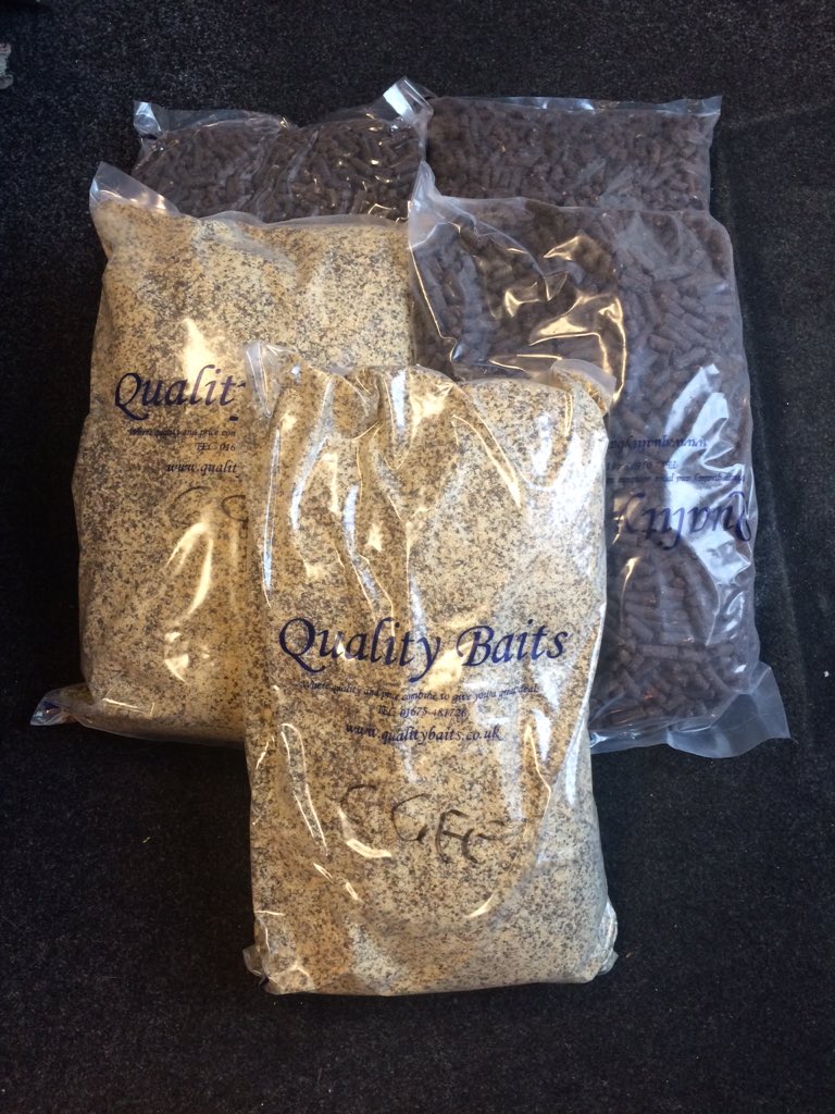CarlStevenGee's tweet image. Well that's the ground bait sorted. CSL Pellet and Method mix. #Quality