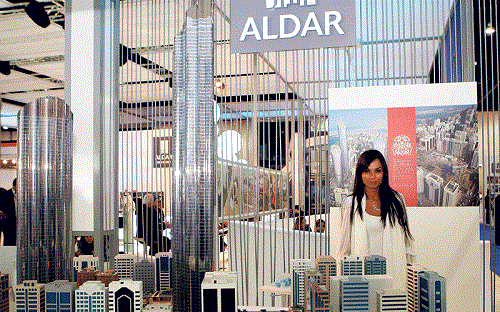 btmehub's tweet photo. #Aldar Properties awards AED 2 bn contract to #Arabtec to build 1,017 villas on Yas Island
https://t.co/wUQP5vkdsi https://t.co/YxswOZPWvg