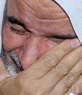 benomar86's tweet photo. مواطن يسكن في المدينة المنورة صدر أمر بإزالة بيته من جوار مسجد رسول الله ﷺ لتوسعة الحرم فأنشد قصيدة يصف حاله https://t.co/4r9qjHF2mb