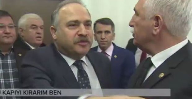 BÜYÜK SAYGISIZLIK! CHP MİLLETVEKİLİ LEVENT GÖK TRT’Yİ BASTI! oydar.com/buyuk-saygisiz…
