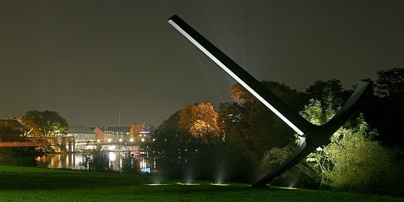 Die documenta-Skulptur "Die Spitzhacke" ist 12 Meter hoch #kasselfakten (kat) https://t.co/5KGiPnaVDC
