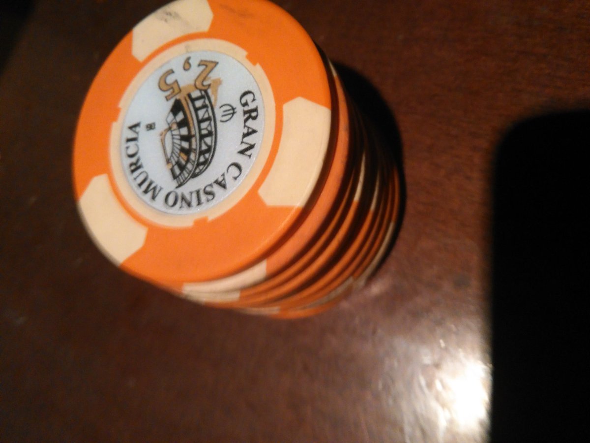 Carlitossanch22's tweet photo. Pues anoche una de casino. https://t.co/UmgiAXSlxO
