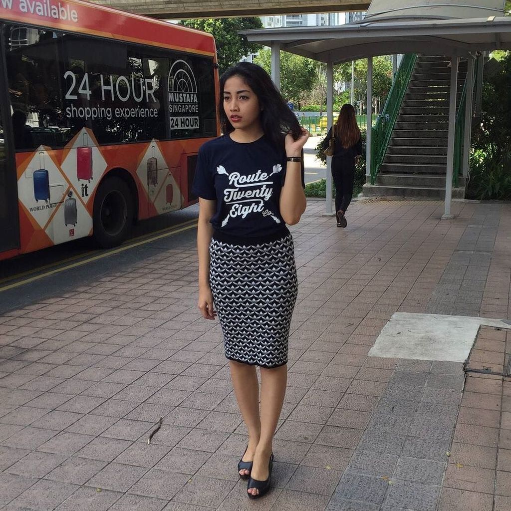Route28co's tweet photo. The Arrow Navy T-Shirt in Singapore.

Photo by @ismifebira 
#route28co #streetwear ##route… https://t.co/2NfEgEdbAI https://t.co/YTvISG3Os5