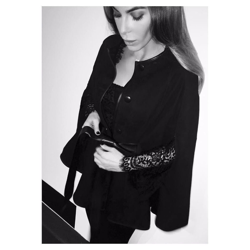 EsseVie's tweet photo. @victoriabh layering her @esse_vie suede Jess cape on top of her black lace kimono • 
#Ess… https://t.co/47aEU52HUi https://t.co/XtpoiHN6an